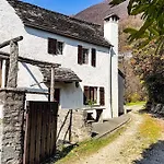 Dom wakacyjny Rustico Felicita -free Parking - Near Locarno